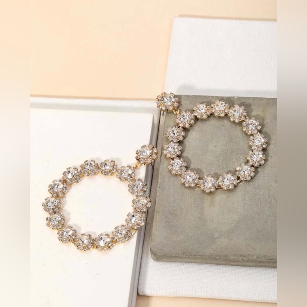 Laura Earring - Picture 2 of 3